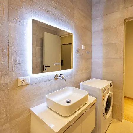 Infinity تيرانا