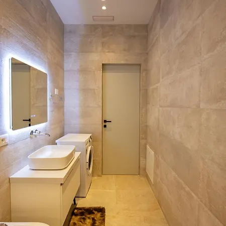 Infinity Apartment *